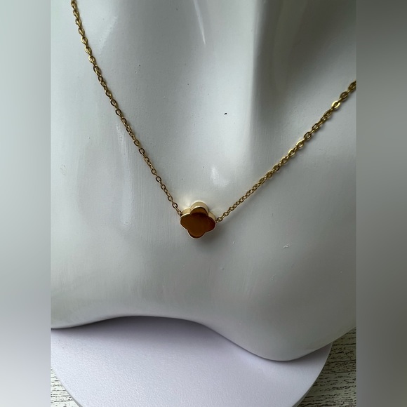 Elegant Dainty Gold Necklace - Delicate Minimalist Trendy Flower Necklace - Picture 4 of 6